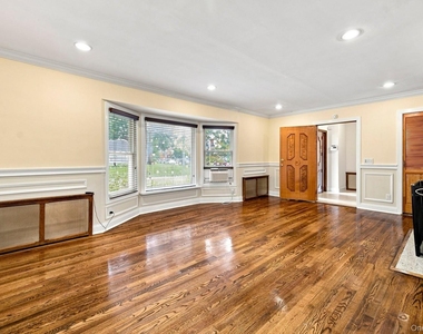 791 Cornwell Avenue - Photo Thumbnail 3