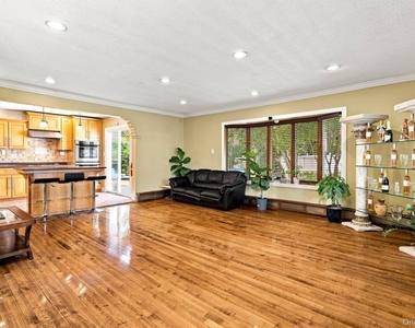 791 Cornwell Avenue - Photo Thumbnail 5