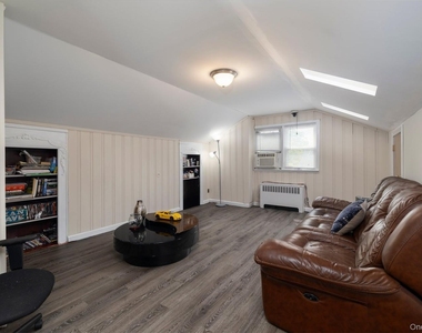 791 Cornwell Avenue - Photo Thumbnail 13