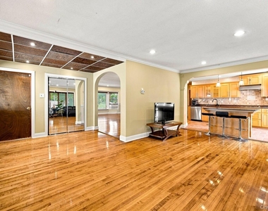 791 Cornwell Avenue - Photo Thumbnail 4