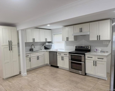 66 Port Avenue - Photo Thumbnail 2