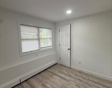 66 Port Avenue - Photo Thumbnail 12