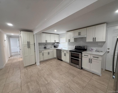 66 Port Avenue - Photo Thumbnail 3