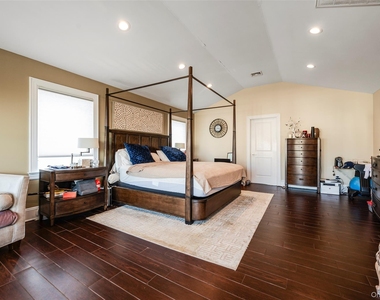 1471 Bay Boulevard - Photo Thumbnail 14