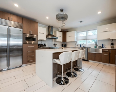1471 Bay Boulevard - Photo Thumbnail 8
