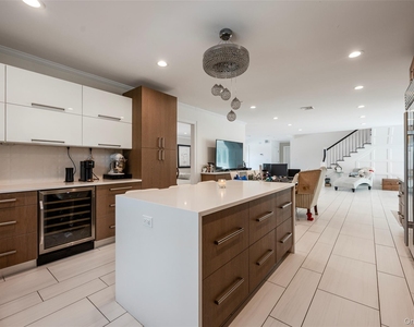 1471 Bay Boulevard - Photo Thumbnail 10