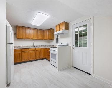 14 Lakeside Road - Photo Thumbnail 9