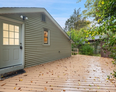 14 Lakeside Road - Photo Thumbnail 4