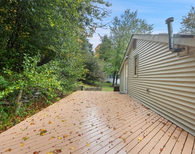 14 Lakeside Road - Photo Thumbnail 5