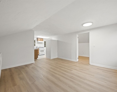 14 Lakeside Road - Photo Thumbnail 13