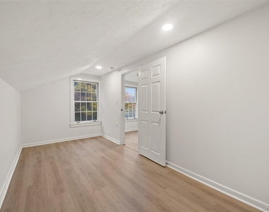 14 Lakeside Road - Photo Thumbnail 17