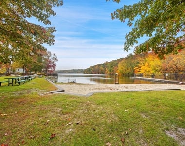 14 Lakeside Road - Photo Thumbnail 21