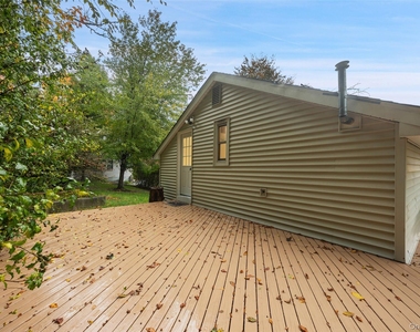 14 Lakeside Road - Photo Thumbnail 3