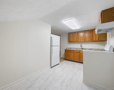 14 Lakeside Road - Photo Thumbnail 8