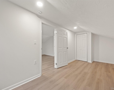 14 Lakeside Road - Photo Thumbnail 18