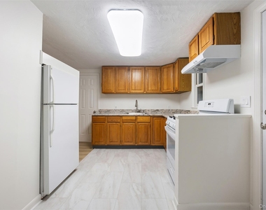 14 Lakeside Road - Photo Thumbnail 10