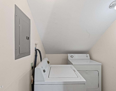 447 Ontario Street - Photo Thumbnail 7