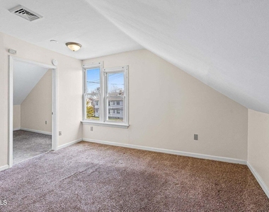 447 Ontario Street - Photo Thumbnail 2