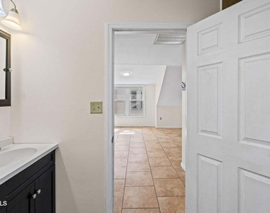 447 Ontario Street - Photo Thumbnail 12