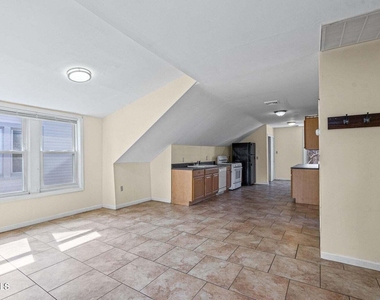 447 Ontario Street - Photo Thumbnail 4