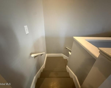 909 Jacob Street - Photo Thumbnail 3
