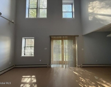 909 Jacob Street - Photo Thumbnail 7