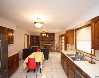 37 Carroll Avenue - Photo Thumbnail 11