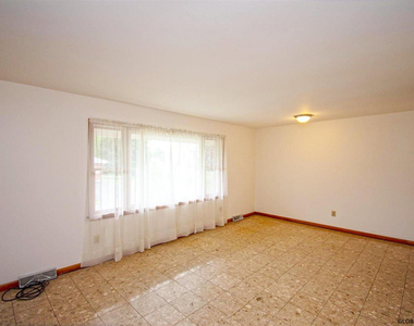 37 Carroll Avenue - Photo Thumbnail 6