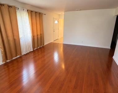 10 Comstock Road - Photo Thumbnail 1