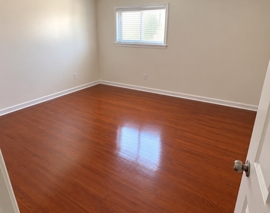 10 Comstock Road - Photo Thumbnail 4