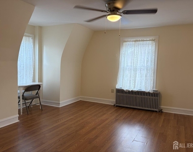 301 Penfield Place - Photo Thumbnail 10
