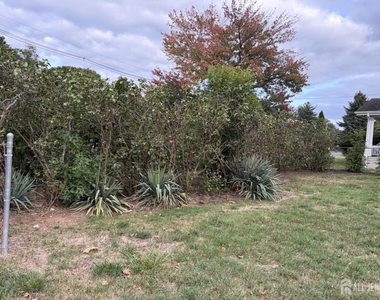 301 Penfield Place - Photo Thumbnail 2
