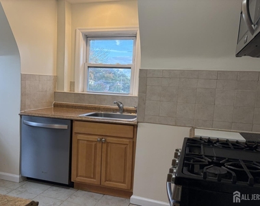301 Penfield Place - Photo Thumbnail 5