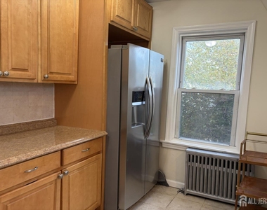 301 Penfield Place - Photo Thumbnail 7