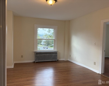 301 Penfield Place - Photo Thumbnail 12