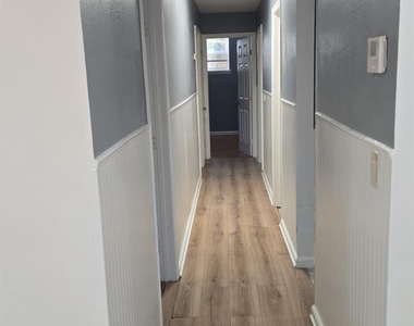 367 College Drive - Photo Thumbnail 6