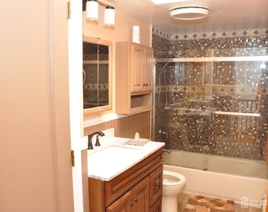 9 Florence Street - Photo Thumbnail 20