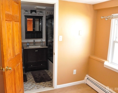 9 Florence Street - Photo Thumbnail 19