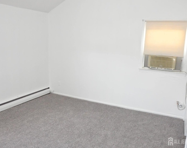 9 Florence Street - Photo Thumbnail 33