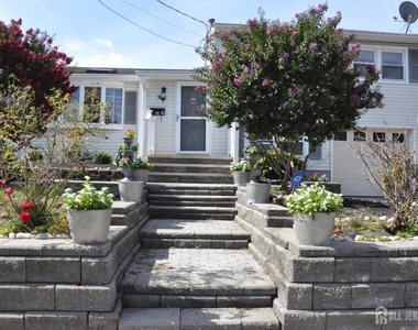 9 Florence Street - Photo Thumbnail 2