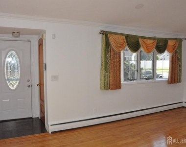 9 Florence Street - Photo Thumbnail 4