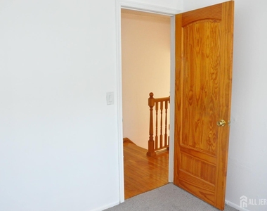 9 Florence Street - Photo Thumbnail 37