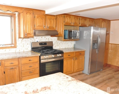 9 Florence Street - Photo Thumbnail 6