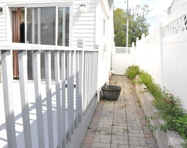 9 Florence Street - Photo Thumbnail 17