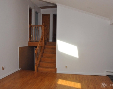 9 Florence Street - Photo Thumbnail 31