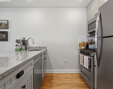 36 Conselyea Street - Photo Thumbnail 4