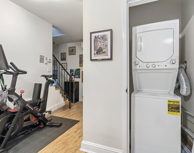 36 Conselyea Street - Photo Thumbnail 9