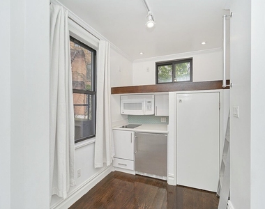 102 Greenwich Avenue - Photo Thumbnail 1