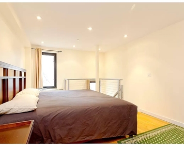 215 E 81st Street - Photo Thumbnail 2