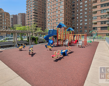 415 Grand Street - Photo Thumbnail 18